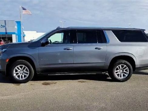 Certified 2021 Chevrolet Suburban LT w/ Rear Media and Nav Package image 5