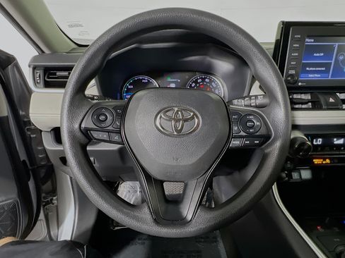 Used 2021 Toyota RAV4 XLE AWD/4WD image 18