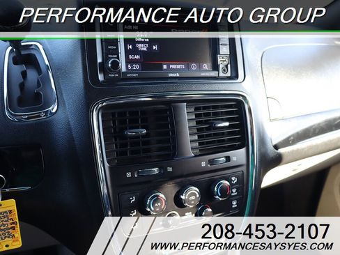 Used 2018 Dodge Grand Caravan SXT FWD image 13