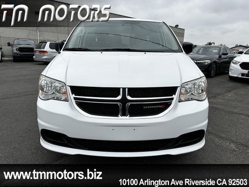 Used 2018 Dodge Grand Caravan SE FWD image 2