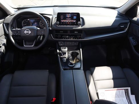 Certified 2025 Nissan Rogue SV w/ SV Premium Package AWD/4WD image 17