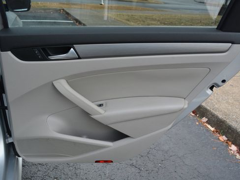 Used 2014 Volkswagen Passat TDI SE image 14