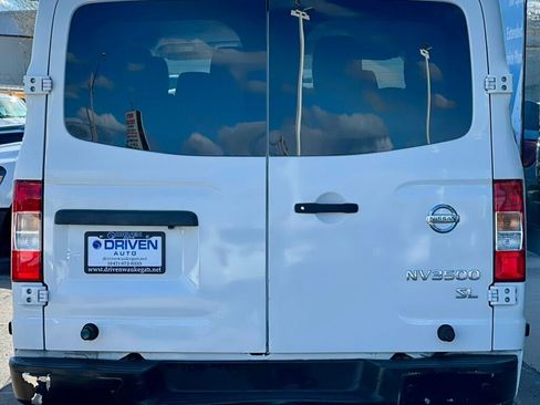 Used 2017 Nissan NV 3500 SL RWD image 36
