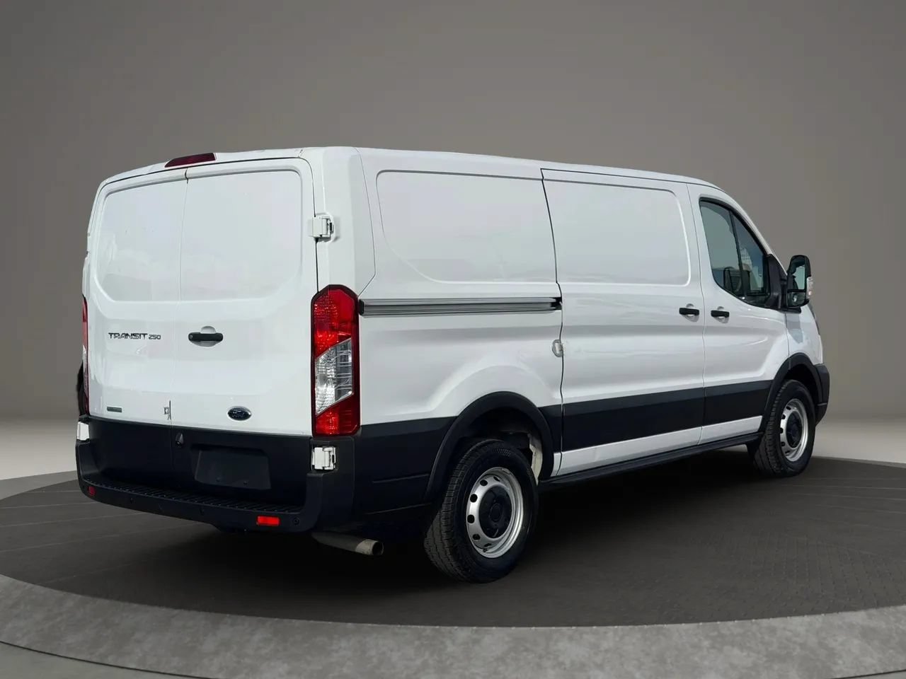 Used 2020 Ford Transit 250 Low Roof RWD image 6