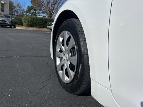 Used 2025 Toyota Corolla LE image 9