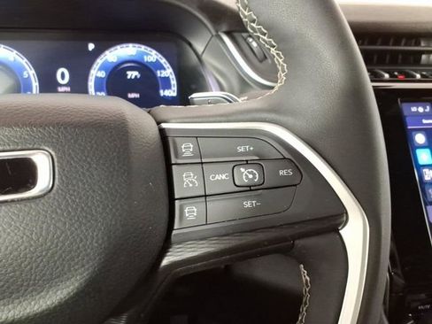 Used 2024 Jeep Grand Cherokee Altitude AWD/4WD image 17
