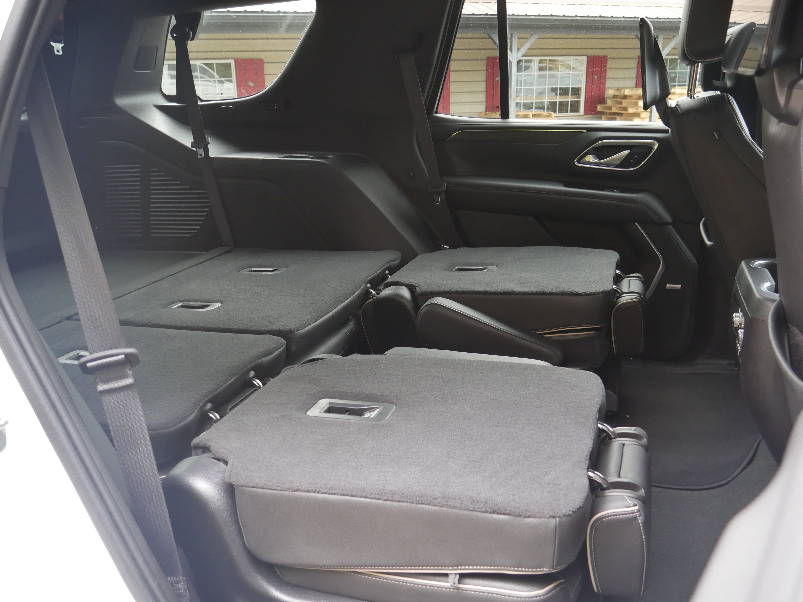 Used 2021 GMC Yukon SLT w/ Rear Media and Nav Package AWD/4WD image 35