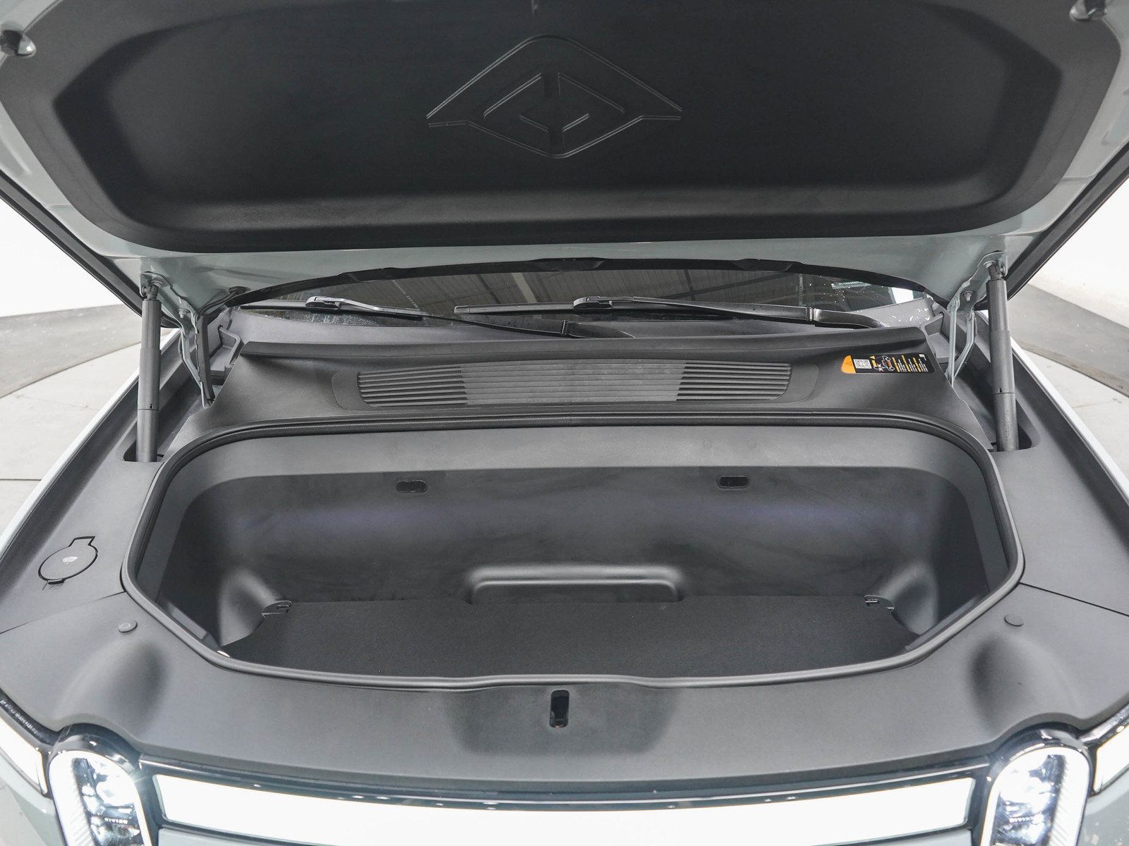 Used 2022 Rivian R1T Adventure AWD/4WD image 30