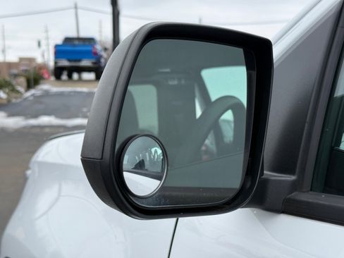 Used 2022 Chevrolet Colorado W/T image 34