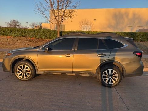 Used 2022 Subaru Outback Premium image 8