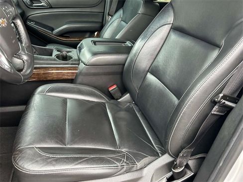 Used 2019 Chevrolet Suburban LT image 25