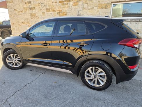 Used 2017 Hyundai Tucson SE Plus w/ Cargo Package image 3