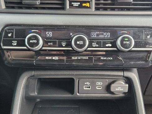 Used 2025 Honda Pilot Touring image 19