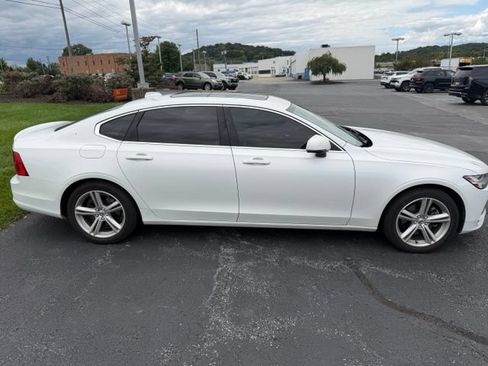 Used 2018 Volvo S90 T5 Momentum w/ Momentum Plus Package AWD/4WD image 6