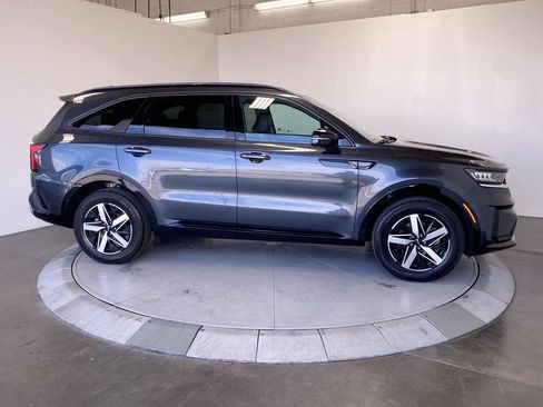 Used 2023 Kia Sorento S w/ Panoramic Sunroof Package FWD image 6