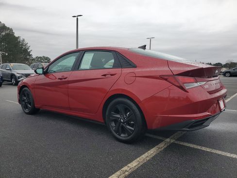 Used 2022 Hyundai Elantra SEL w/ Convenience Package image 4