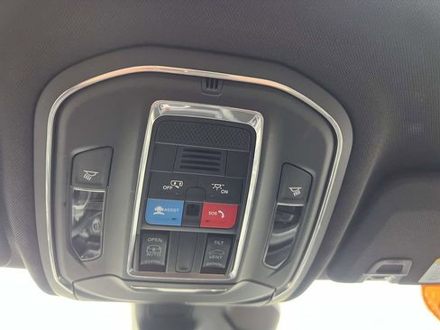Used 2025 Jeep Grand Cherokee L Laredo image 32