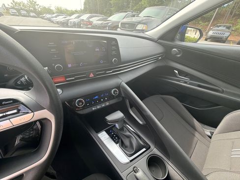 Used 2023 Hyundai Elantra SEL image 29