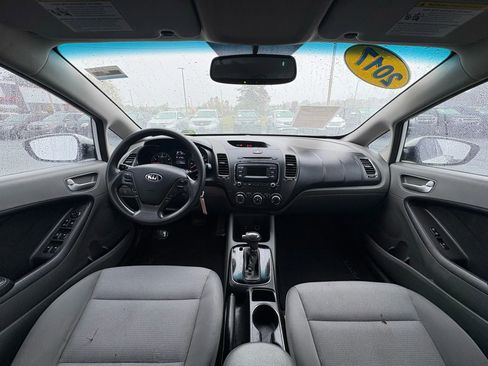Used 2017 Kia Forte LX image 12