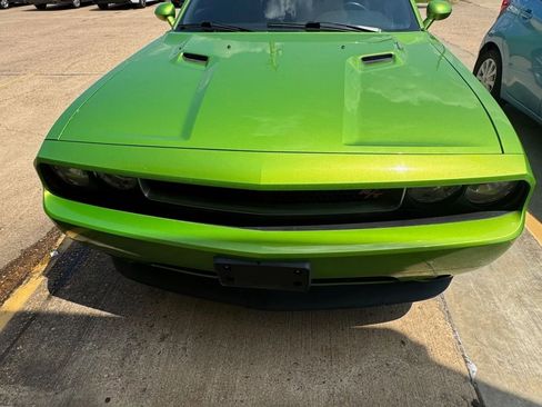 Used 2011 Dodge Challenger R/T image 2
