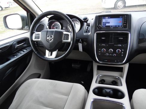 Used 2014 Dodge Grand Caravan SXT w/ UConnect Hands-Free Group image 34