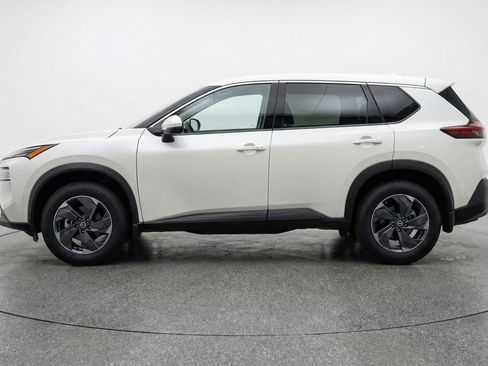 Used 2025 Nissan Rogue SV image 5