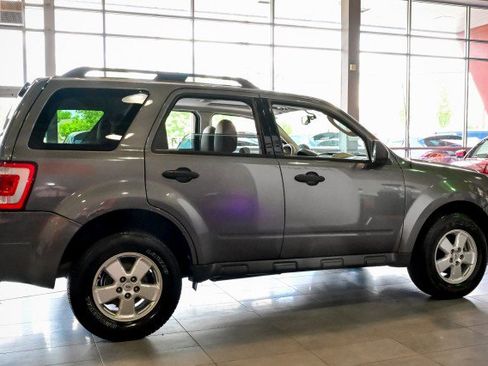 Used 2010 Ford Escape XLT AWD/4WD image 4