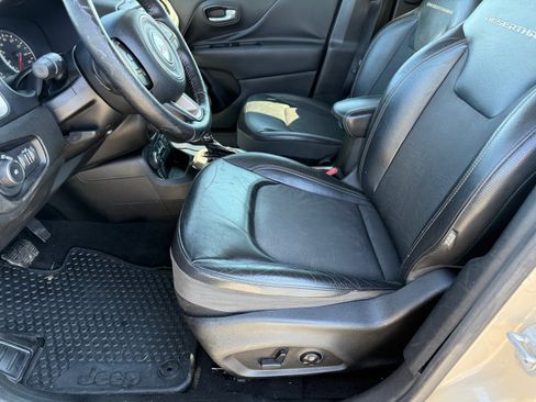 Used 2017 Jeep Renegade Trailhawk image 9