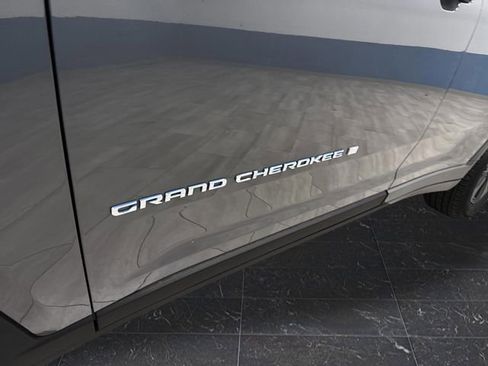 Used 2023 Jeep Grand Cherokee 4WD 4xe w/ Luxury Tech Group II image 40