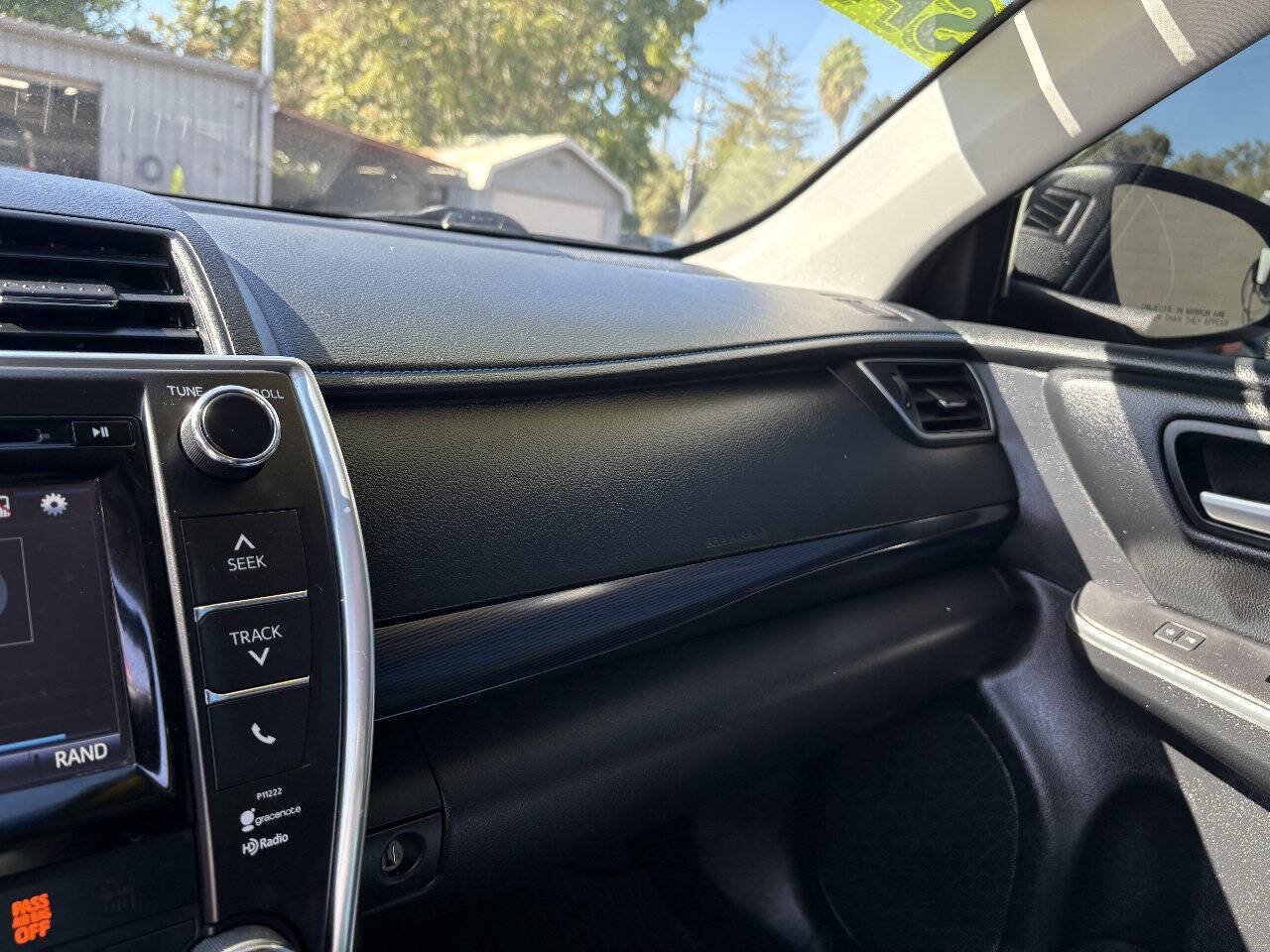 Used 2016 Toyota Camry SE FWD image 21