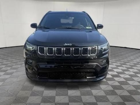Used 2024 Jeep Compass Latitude w/ Convenience Group AWD/4WD image 8