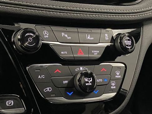 New 2026 Chrysler Pacifica Select w/ S Appearance Package FWD image 26
