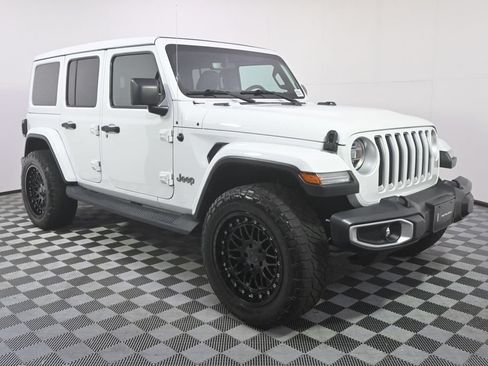 Used 2019 Jeep Wrangler Unlimited Sahara AWD/4WD image 8