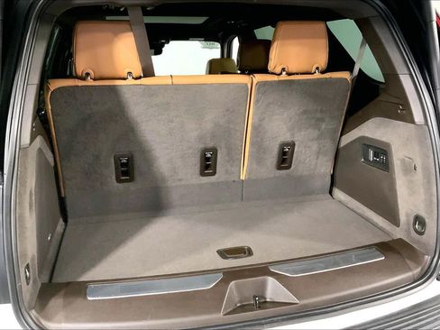 Used 2022 Cadillac Escalade Premium Luxury AWD/4WD image 4