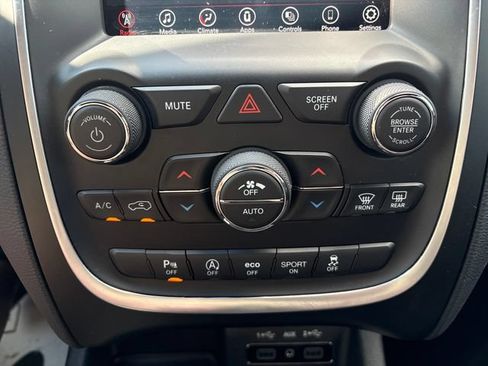 Used 2020 Dodge Durango SXT AWD/4WD image 16