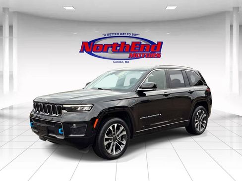 Used 2023 Jeep Grand Cherokee Overland w/ Luxury Tech Group IV AWD/4WD image 3