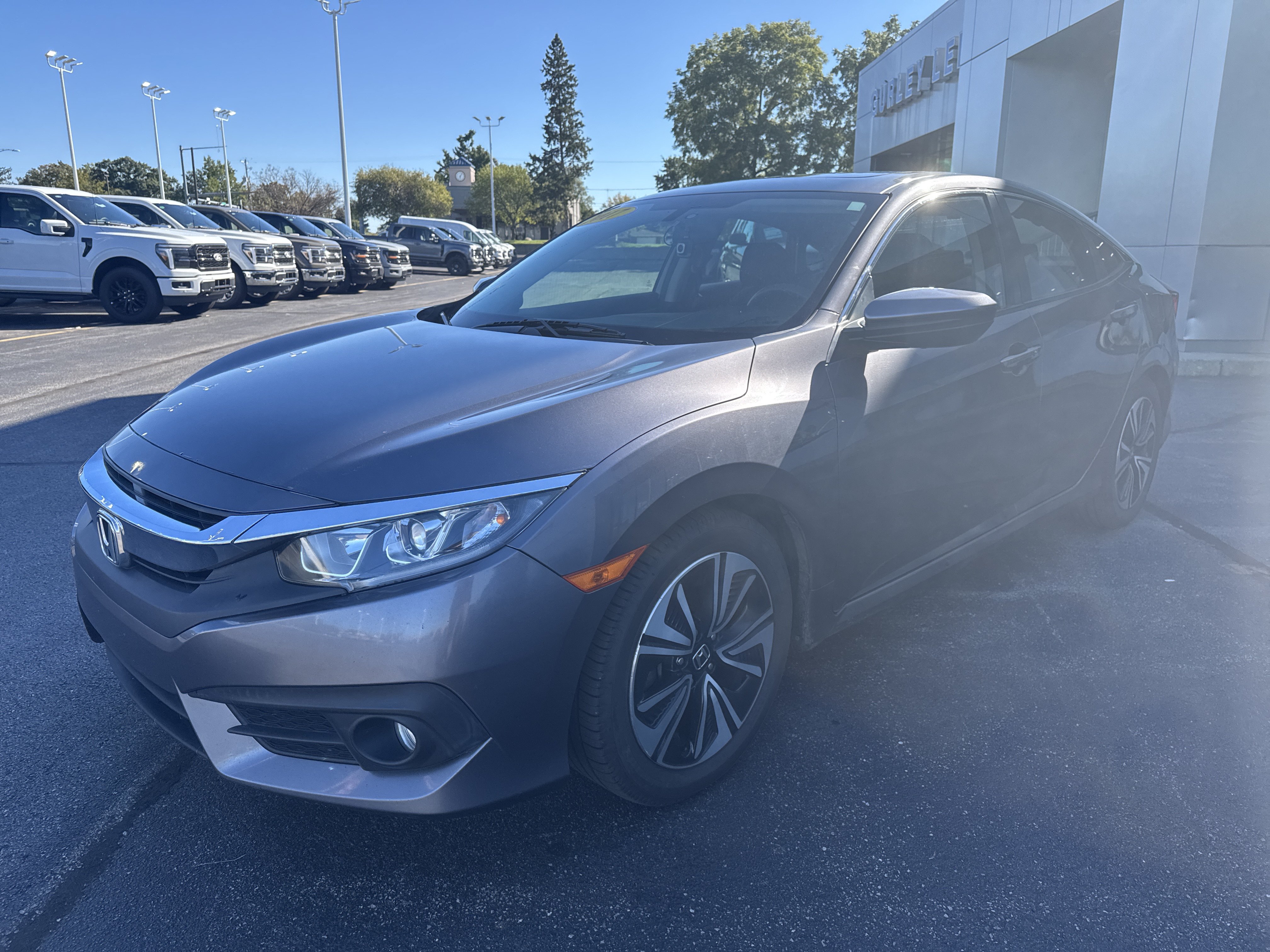 Used 2017 Honda Civic EX-T image 4