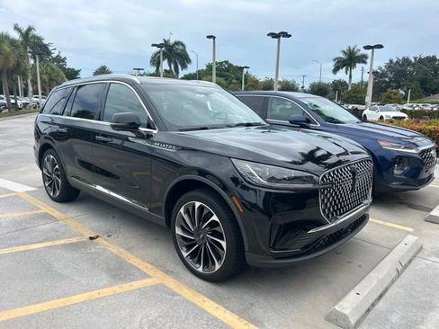 Used 2025 Lincoln Aviator Reserve w/ Equipment Group 201A AWD/4WD image 2