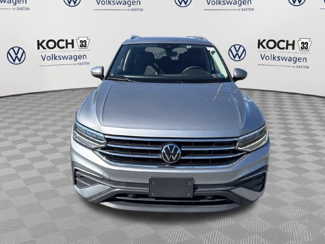 Used 2022 Volkswagen Tiguan SE w/ Panoramic Sunroof Package AWD/4WD image 2