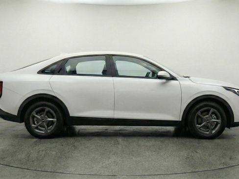 Used 2025 Kia K4 LXS image 11