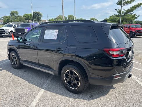 Used 2025 Honda Pilot TrailSport image 18