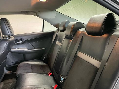 Used 2013 Toyota Camry SE w/ Leather Pkg image 12
