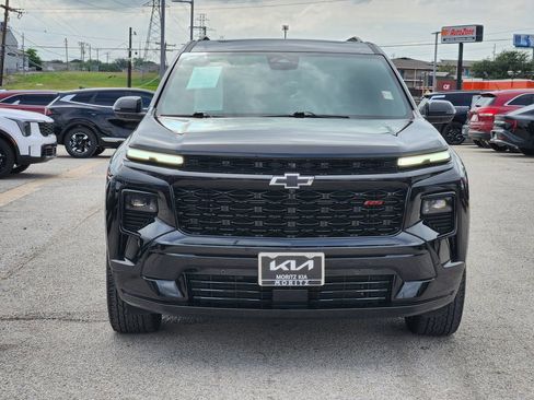 Used 2024 Chevrolet Traverse RS FWD image 2