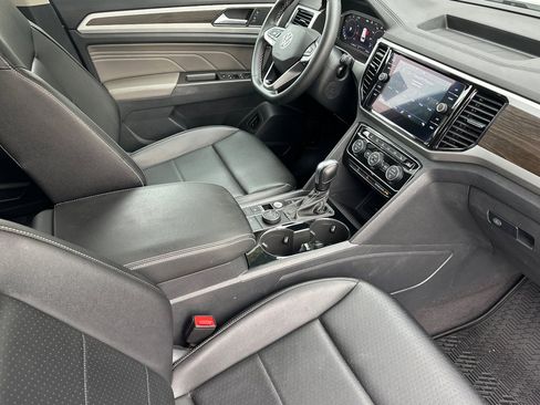 Certified 2022 Volkswagen Atlas SE w/ Panoramic Sunroof Package image 18