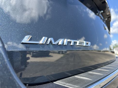 Used 2024 Ford Explorer Limited w/ Equipment Group 301A AWD/4WD image 28