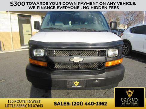 Used 2017 Chevrolet Express 2500 image 4