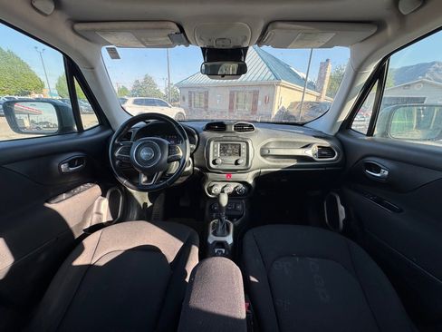 Used 2017 Jeep Renegade Latitude w/ Trailer Tow Group AWD/4WD image 11
