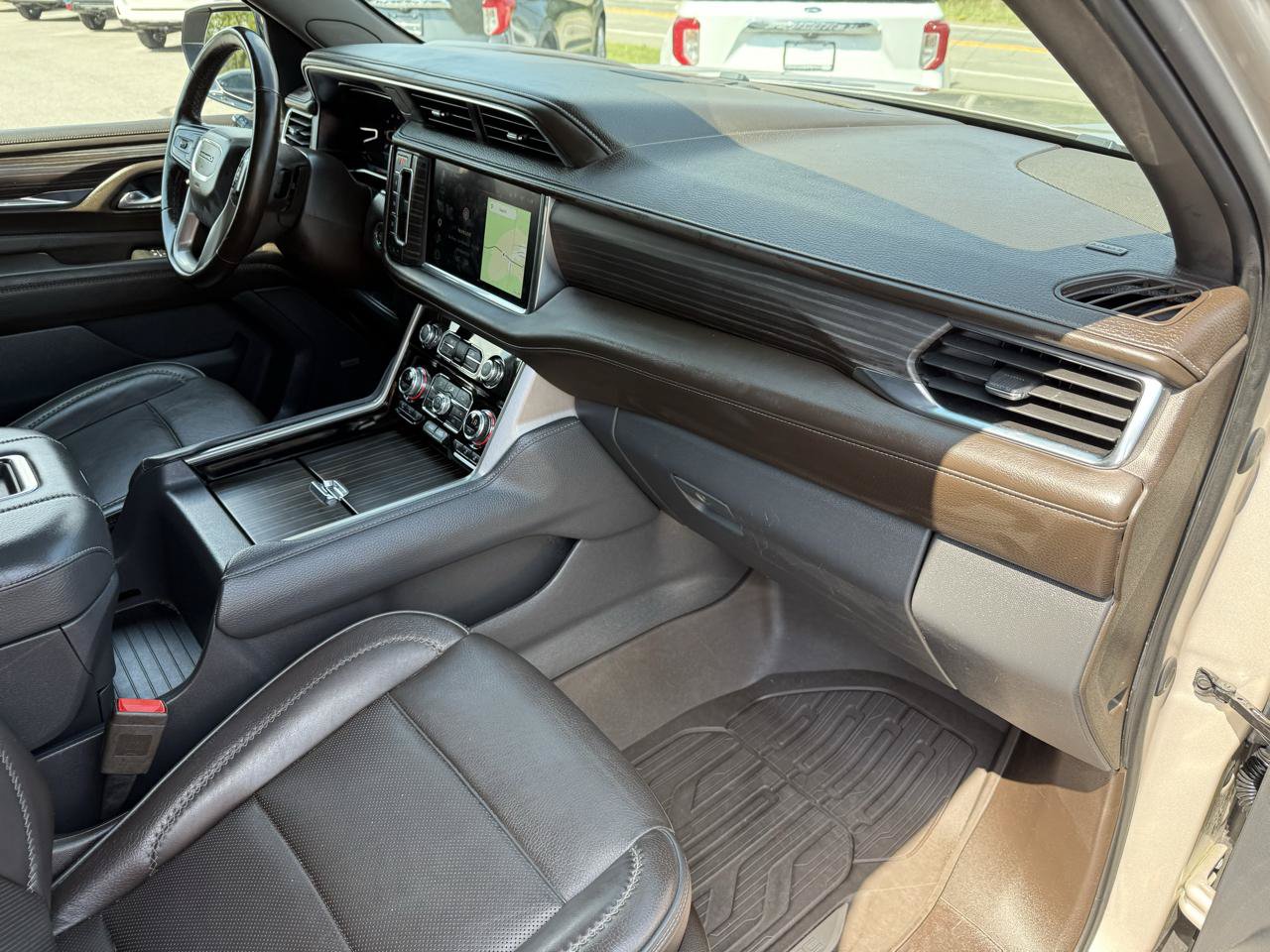 Used 2023 GMC Yukon XL Denali AWD/4WD image 24