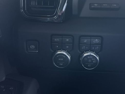New 2026 GMC Sierra 2500 AT4 w/ AT4 Premium Plus Package AWD/4WD image 18