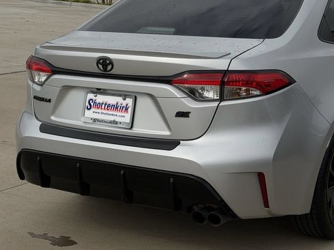 Used 2023 Toyota Corolla SE FWD image 6